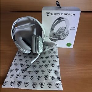 XBOX Turtle Beach Stealth 500 Wireless Gaming Headset Arctic Camo New Open Box